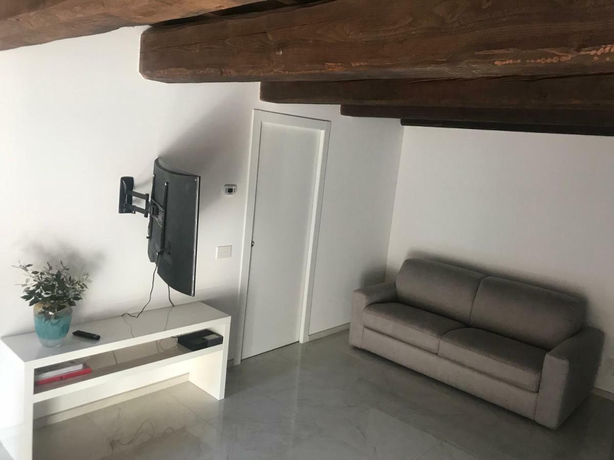 Moderno Affaccio Su Via Mazzini Apartment Ferrara Ngoại thất bức ảnh