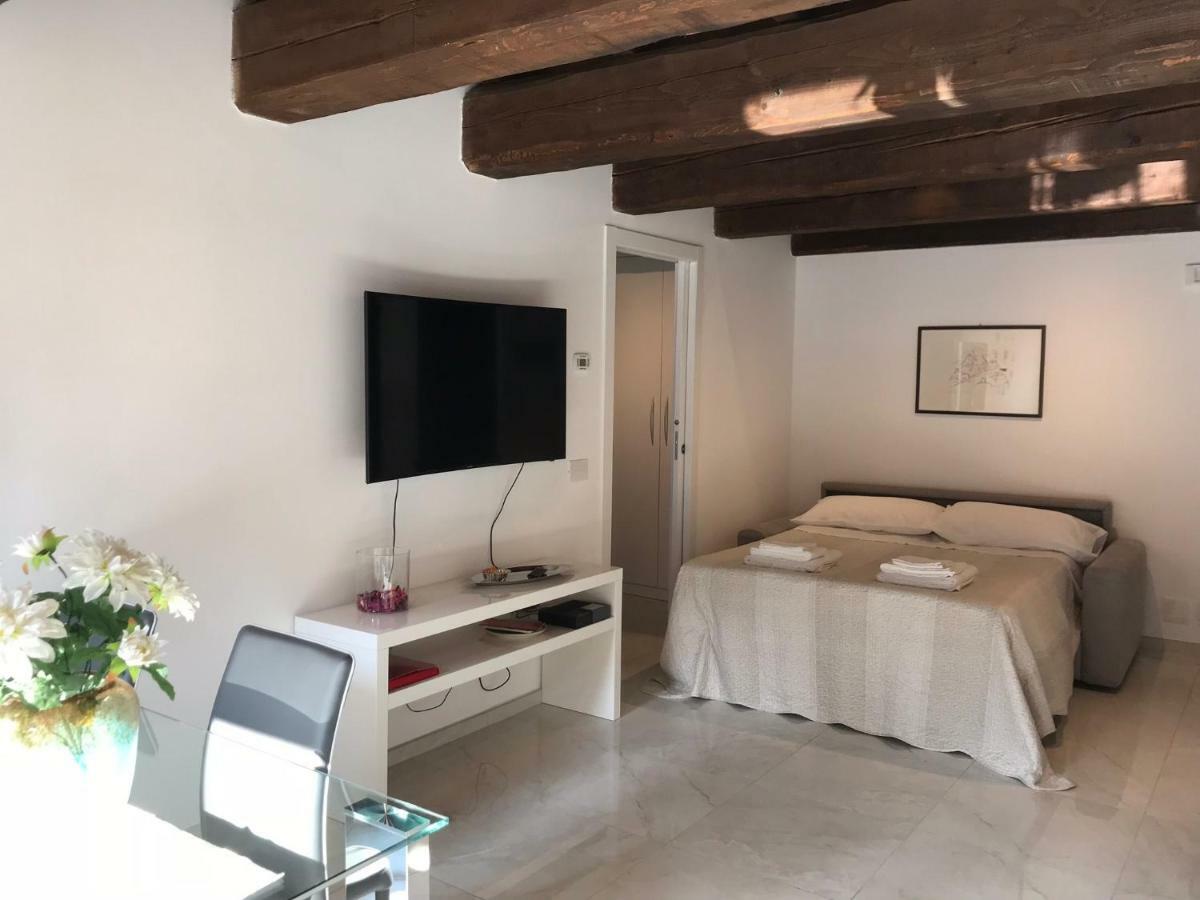 Moderno Affaccio Su Via Mazzini Apartment Ferrara Ngoại thất bức ảnh
